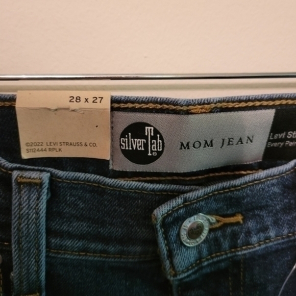 Levi's Silver Tab High Waisted Mom Jeans - Picture 2 of 5